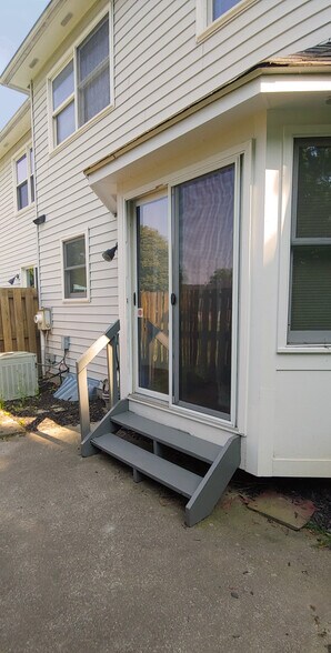 Building Photo - 968 Emily Ln
