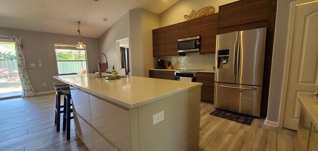 Building Photo - 284 W Silverthorn Ln