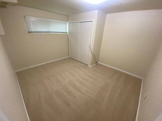 Building Photo - PRICE REDUCTION! A spacious three bedroom/...