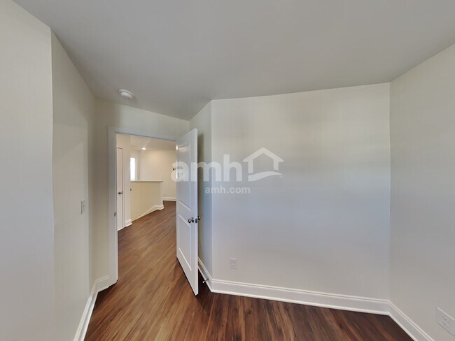 Building Photo - 2023 Williamshire Ln
