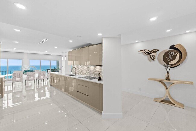 Building Photo - 4001 N Ocean Blvd