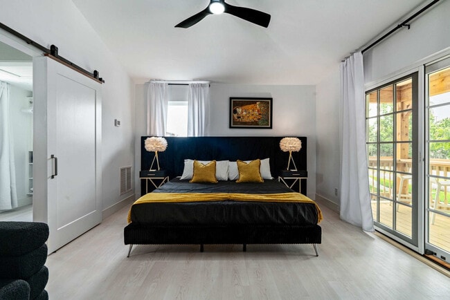 Building Photo - 28 W Castillo Dr