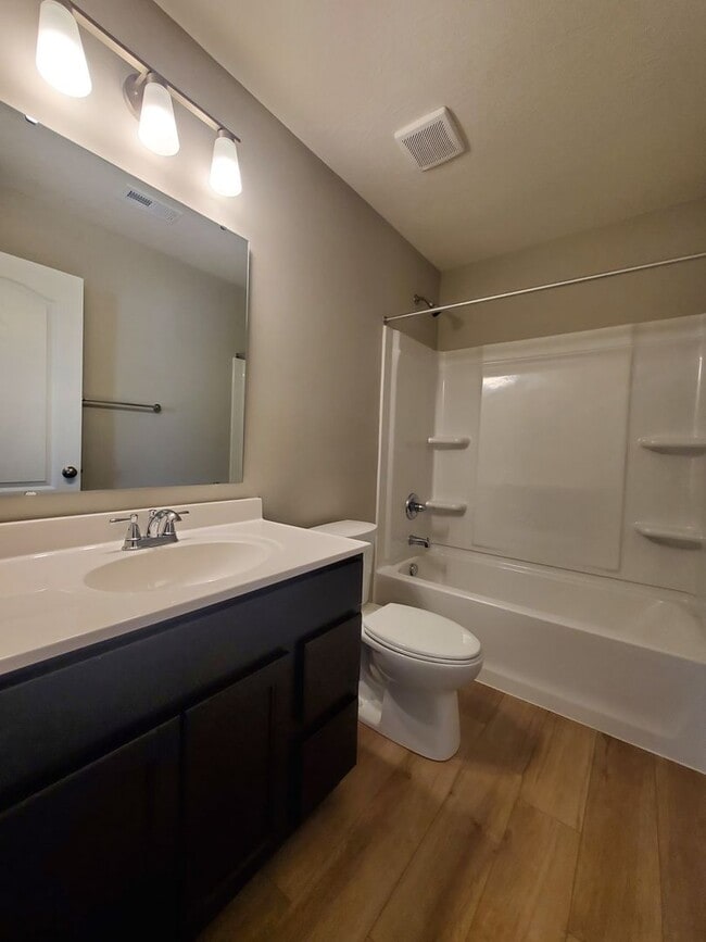 Building Photo - 2 Bedroom 2 Bath Condo