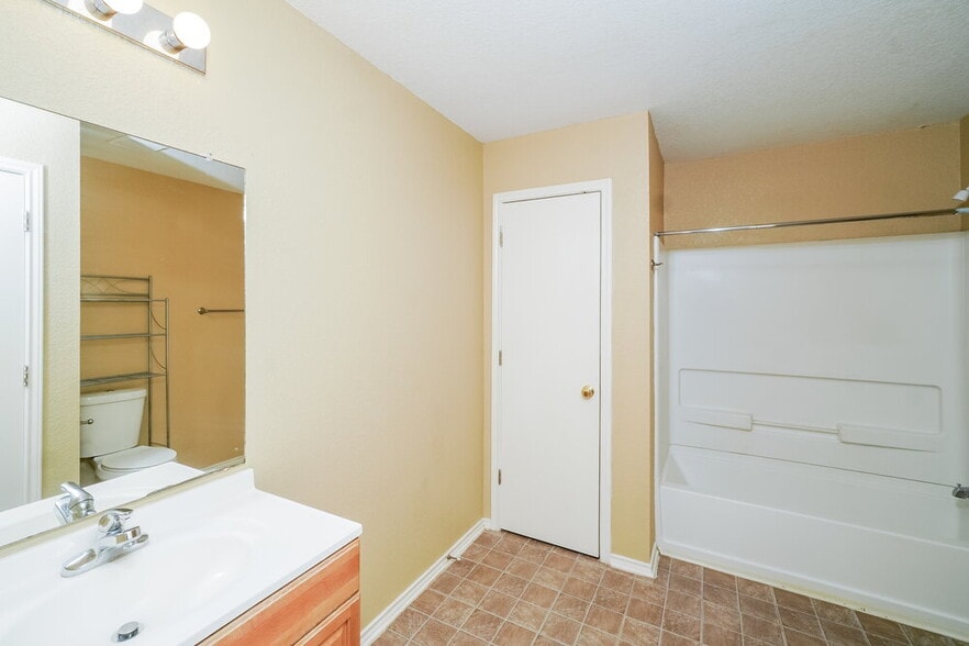 Building Photo - 8007 Heights Valley