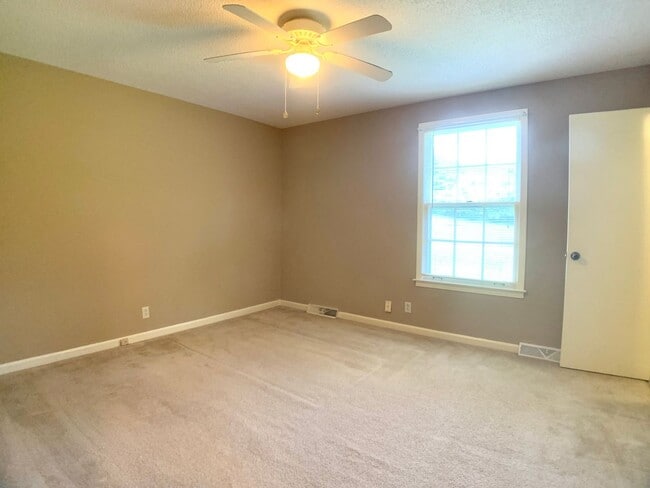 Building Photo - 339 Lake Ct Dr