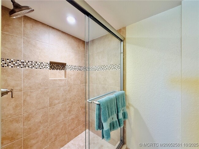 Building Photo - 7440 S Ocean Dr