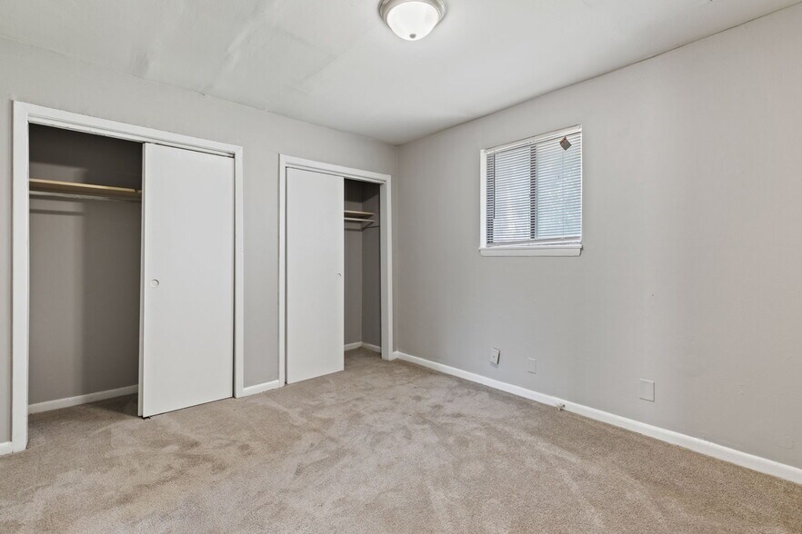 Building Photo - 800 Anderson Ln