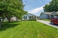 Building Photo - 3 bed and 1 bath house with fenced yard  in Johnson City