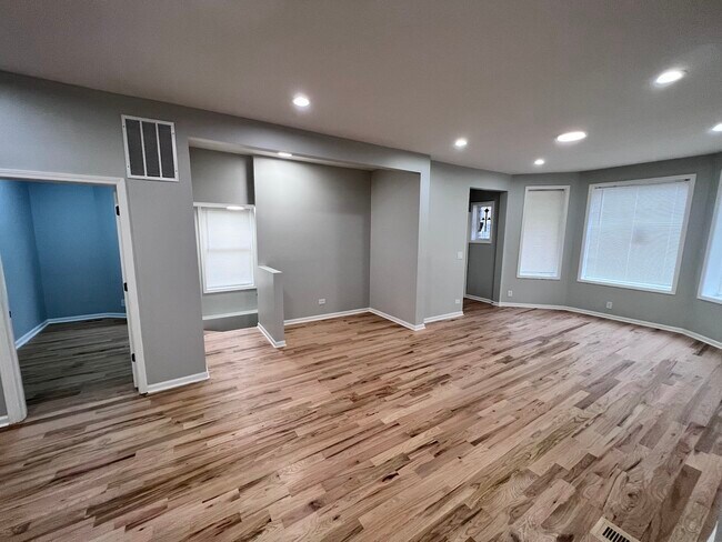 Building Photo - 1024 N Monticello Ave