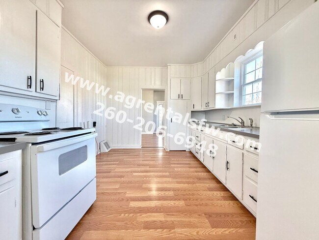 Building Photo - 1915 Ellen Ave