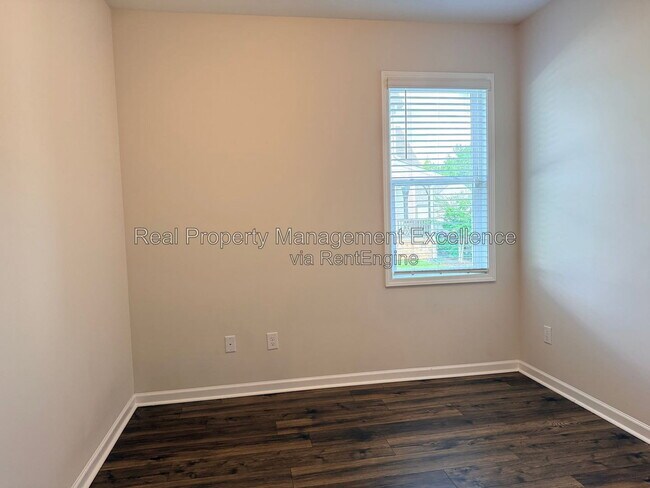 Building Photo - 101 Brody Pne Wy