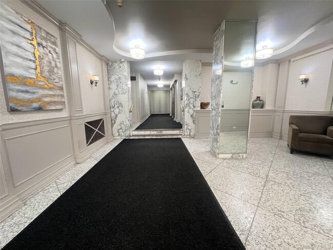 Building Photo - 30 Lake St