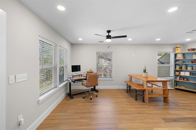 Building Photo - 823 Hickory St