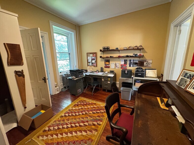 Building Photo - 3605 Hamilton St