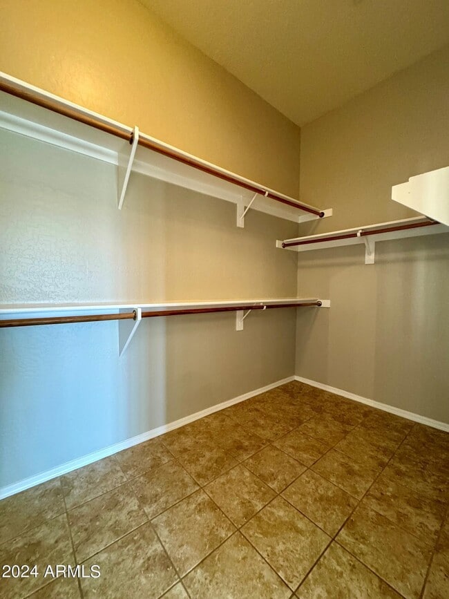 Building Photo - 18426 W Piedmont Rd