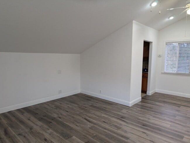 Building Photo - A very nice Studio in a nice neighborhood in South San Jose