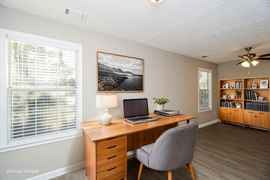 Building Photo - 2649 Laurel Ln NW