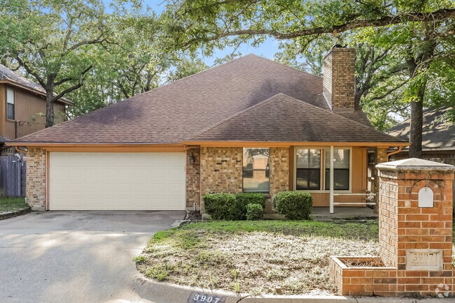 Building Photo - 3907 Wentworth Dr