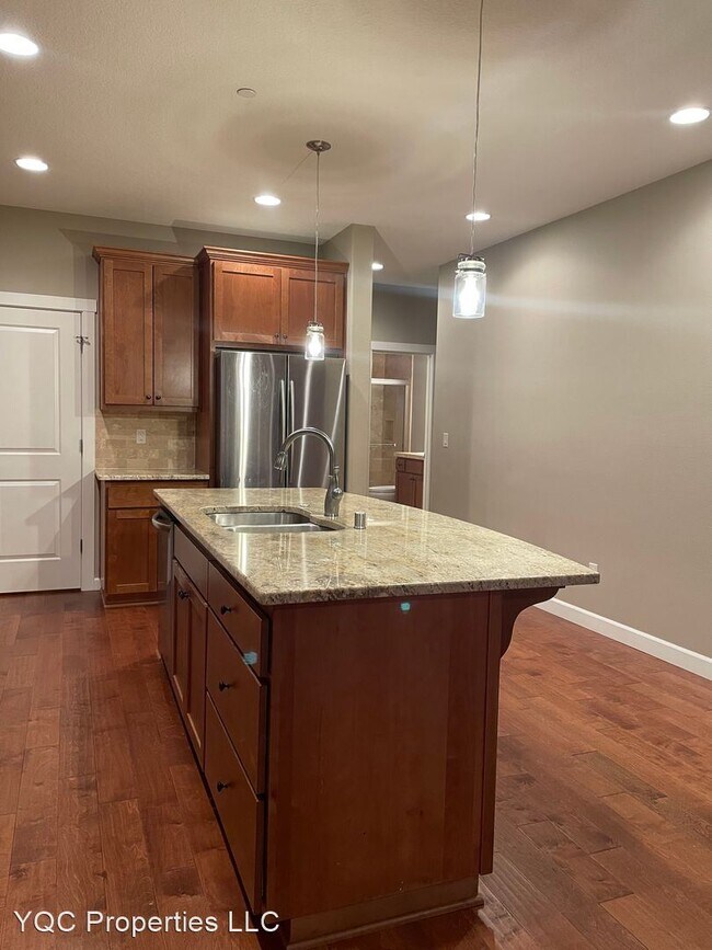 Building Photo - 4 br, 3 bath House - 4221 NW Sage Loop