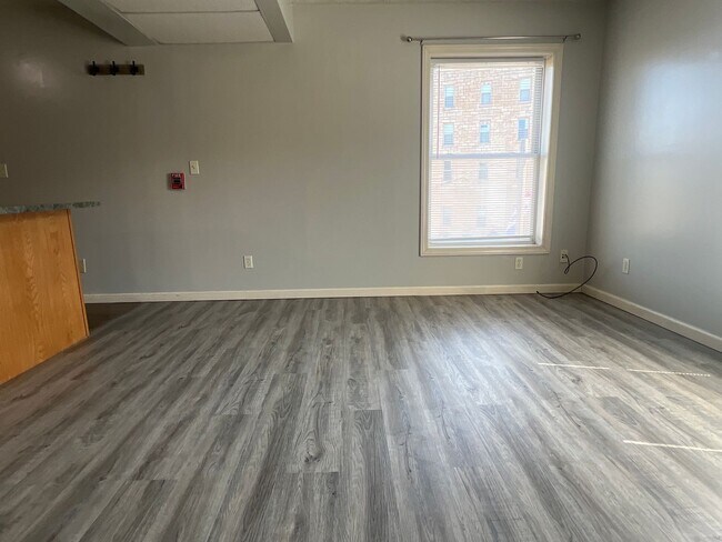 Building Photo - 336 Willey St