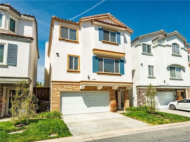Building Photo - 2528 Plaza del Amo
