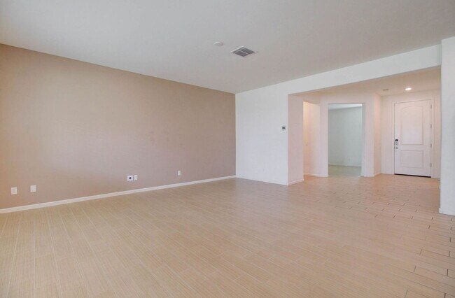 Building Photo - 1106 E Regent Dr