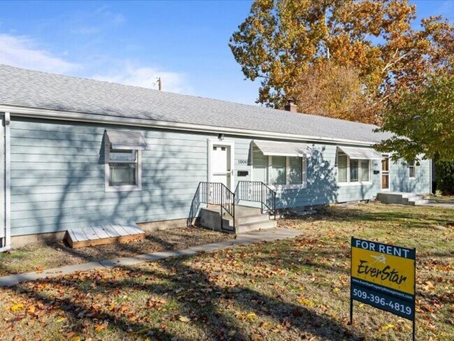 Building Photo - 1006 Van Giesen St