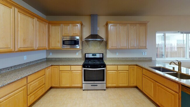Building Photo - 6631 Del Playa Dr