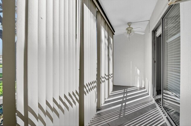 Building Photo - 177 Fanshaw E