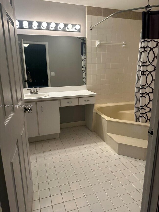 Building Photo - 9724 SW 142nd Pl