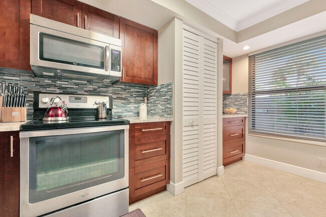 Building Photo - 6662 Boca Del Mar Dr