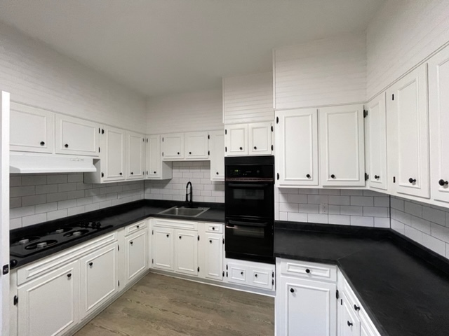 Kitchen - 3860 Colbourne St