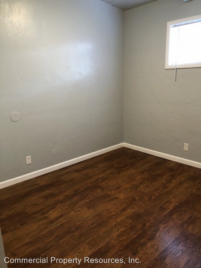 Building Photo - 825 Waverly Dr SE