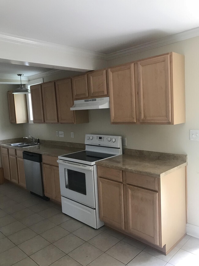 Building Photo - 1529 Thomas Ave