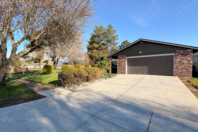 Building Photo - 2414 48th Ave