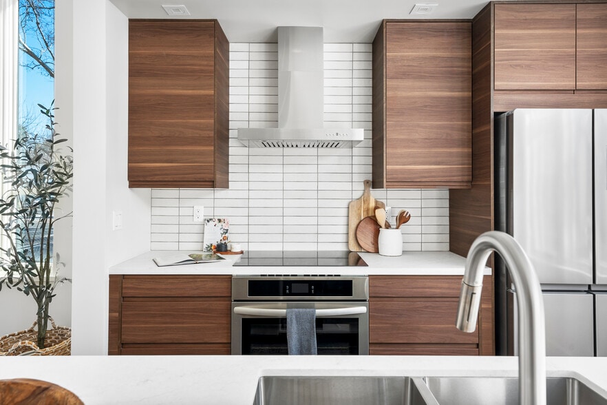 Building Photo - 2230 I St