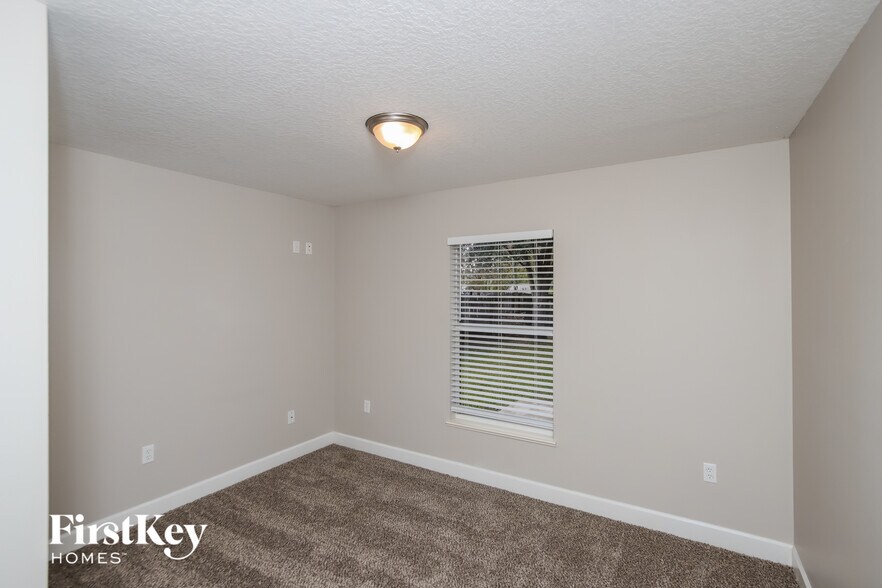 Building Photo - 914 Caligula Ave SE