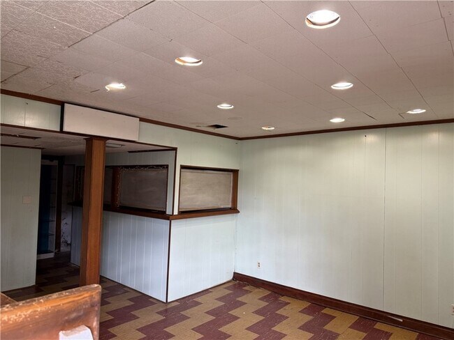 Building Photo - 300 Taylor St