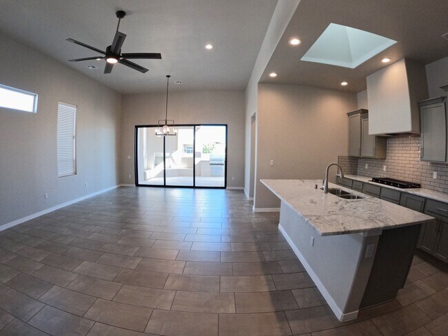 Building Photo - 3729 Santa Clarita Ave