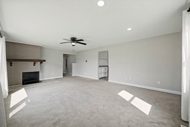 Building Photo - 3600 Mariner Ave