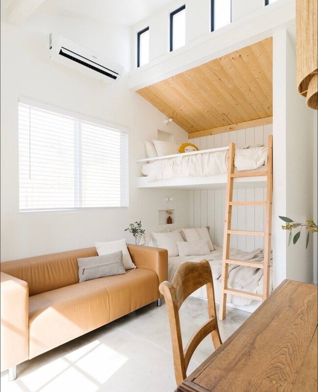 Building Photo - Fully furnished studio apartment in the North End! | 3-6 month leases available!!