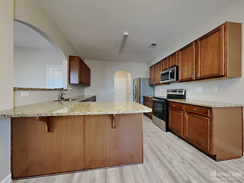 Building Photo - 7121 Creeksong Dr