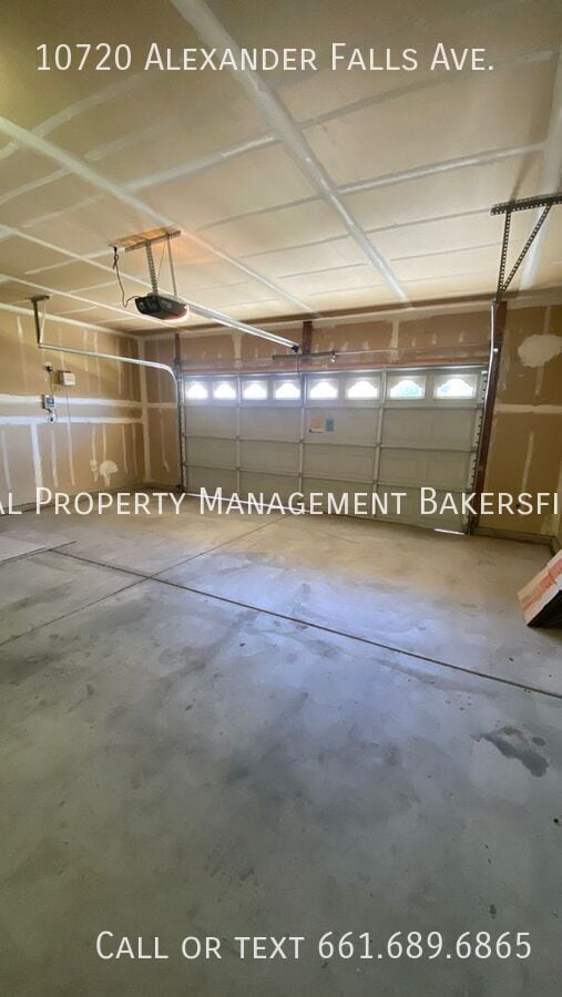 Building Photo - 10720 Alexander Falls Ave