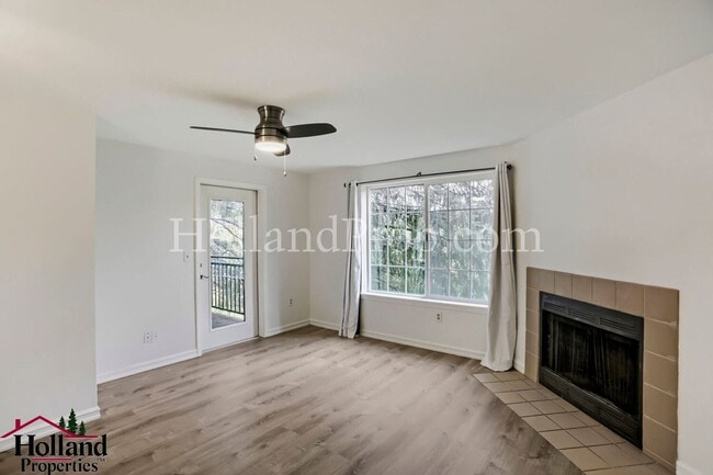 Building Photo - Beautiful 2-Bedroom Condo with a Garage!