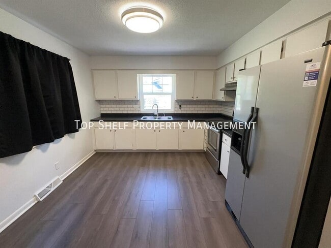 Building Photo - 306 SW Westview Dr