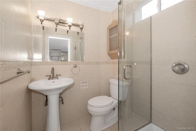 Building Photo - 28 School St