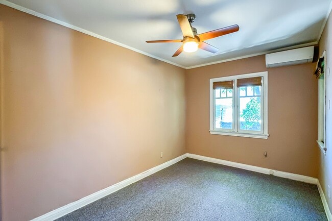 Building Photo - 1024 Coronado Terrace