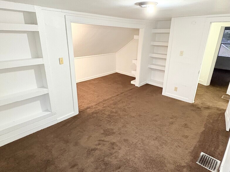 Bedroom 3 (2nd floor) - 631 Tecumseh St