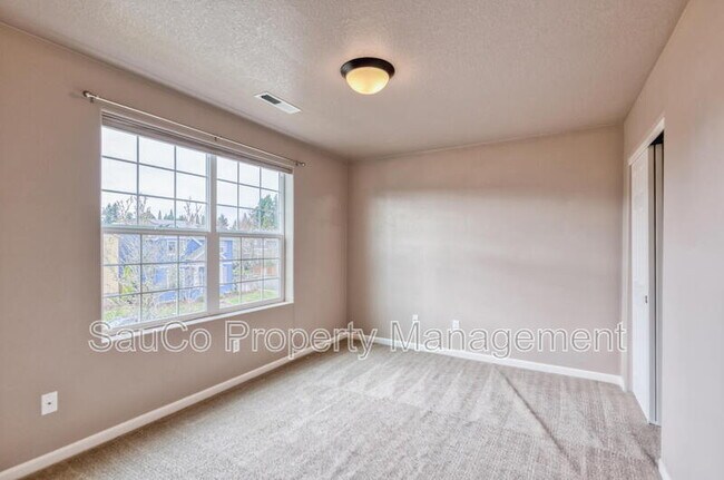 Building Photo - 3722 SE Oakleaf St