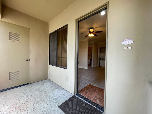 Building Photo - AVAILABLE NOW!!! DOWNSTAIRS 1 Bedroom 1 Ba...